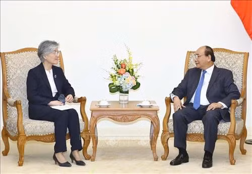 政府总理阮春福会见韩国外长康京和。图自越通社