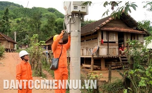 山河县山奇乡莫尼村居住着80户赫耶族家庭。基于广义省4.30股份公司已投资兴建供水供电和学校等系统,当地同胞生活明显改善。记者 福玉 摄 山河县山巴乡特困同胞获免费体检和发药。记者 福玉 摄 2013-2020年阶段广义省农村供电项目目前已向波斯县5个乡供电,帮助赫耶族同胞发展生产,改善物质赫精神生活。记者 福玉 摄 山河县山奇乡莫尼村居住着80户赫耶族家庭。基于广义省4.30股份公司已投资兴建供水供电和学校等系统,当地同胞生活明显改善。记者 福玉 摄 山河县山巴乡特困同胞获免费体检和发药。记者 福玉 摄 2013-2020年阶段广义省农村供电项目目前已向波斯县5个乡供电,帮助赫耶族同胞发展生产,改善物质赫精神生活。记者 福玉 摄