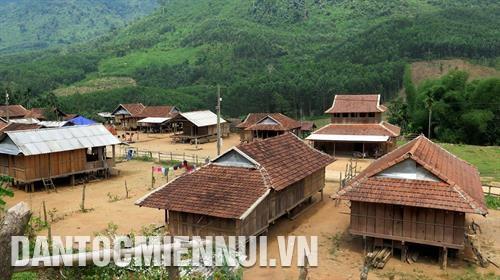 山河县山奇乡莫尼村居住着80户赫耶族家庭。基于广义省4.30股份公司已投资兴建供水供电和学校等系统,当地同胞生活明显改善。记者 福玉 摄 山河县山巴乡特困同胞获免费体检和发药。记者 福玉 摄 2013-2020年阶段广义省农村供电项目目前已向波斯县5个乡供电,帮助赫耶族同胞发展生产,改善物质赫精神生活。记者 福玉 摄 山河县山奇乡莫尼村居住着80户赫耶族家庭。基于广义省4.30股份公司已投资兴建供水供电和学校等系统,当地同胞生活明显改善。记者 福玉 摄 山河县山巴乡特困同胞获免费体检和发药。记者 福玉 摄 2013-2020年阶段广义省农村供电项目目前已向波斯县5个乡供电,帮助赫耶族同胞发展生产,改善物质赫精神生活。记者 福玉 摄