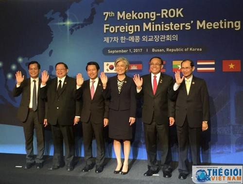 湄公河五国与韩国领导合影。（图片来源： baoquocte.vn）