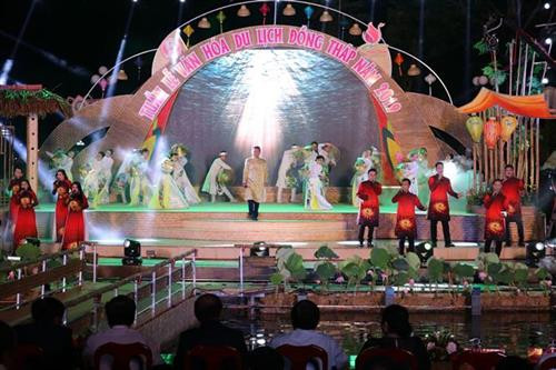 题为“朵朵莲花充满人情味”的2019年同塔省文化旅游周从7月10日至14日举行。图自越通社