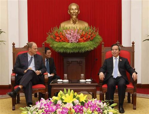 阮文平会见德国驻越南大使克里斯蒂安·伯杰。图自越通社