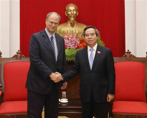 阮文平会见德国驻越南大使克里斯蒂安·伯杰。图自越通社