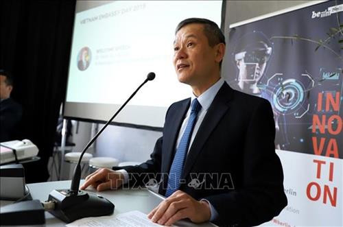 越南驻德国大使阮明武发表讲话。图自越通社 越南驻德国大使阮明武发表讲话。图自越通社