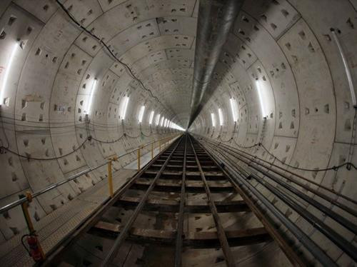 西班牙承诺为胡志明市开展地铁5号线提供资金支持 ảnh 2 西班牙承诺为胡志明市开展地铁5号线提供资金支持 ảnh 2