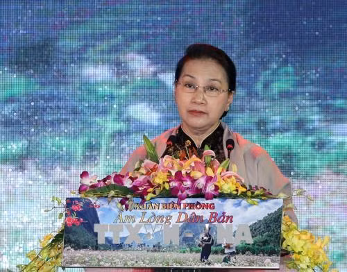 越南国会主席阮氏金银在艺术交流活动上发表讲话。(图片来源:越通社) 越南国会主席阮氏金银在艺术交流活动上发表讲话。(图片来源:越通社)