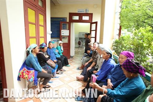 少数民族同胞日益对省级妓院的高技术给予信心。记者 黄河 摄