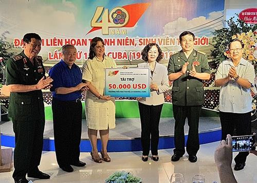 第十一届古巴世界青年与学生联欢节40周年纪念典礼在河内举行 ảnh 2