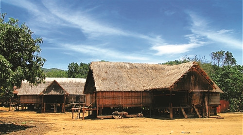 高脚屋的修建展现出巴拿族建房技术的讲究和灵巧。