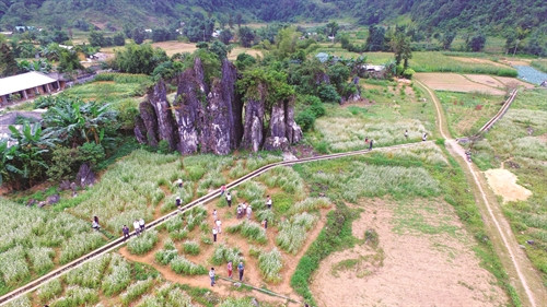 同文岩石高原地质公园被联合国教科文组织正式承认为全球地质公园为河江省推动旅游业发展带来巨大潜力