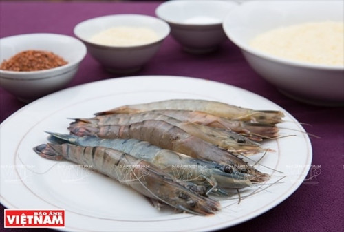 鲜虾是做菜材料的首选。
