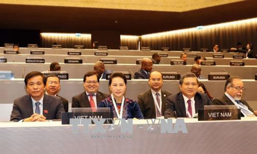 阮氏金银和越南国会高级代表团出席议联第138届大会全体会议。（图片来源：越通社）。越通社记者 仲德 摄