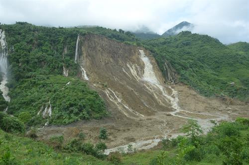 和平省山体滑坡情况。（图片来源：越通社）