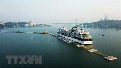 资料图:下龙湾游轮港口。图自越通社 资料图:下龙湾游轮港口。图自越通社