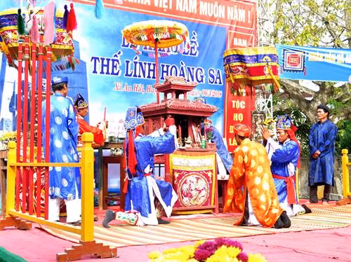 2018年黄沙兵替身祭礼在广义省李山岛县举行。（图片来源：越通社）