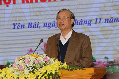 陈国旺在选民接待活动上发表讲话。图自越通社