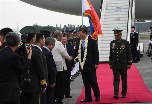 中国国家主席习近平20日抵达马尼拉，开始对菲律宾进行国事访问。图自越通社