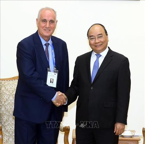 阮春福总理与亚通组织主席、阿塞拜疆国家通讯社社长阿斯兰·阿斯拉诺夫。越通社记者 统一 摄 阮春福总理与亚通组织主席、阿塞拜疆国家通讯社社长阿斯兰·阿斯拉诺夫。越通社记者 统一 摄