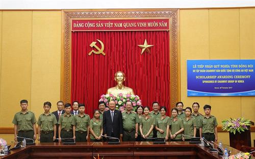 与会代表合影。（图片来源：人民公安报网）