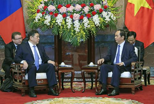 越南国家主席陈大光会见蒙古国家大呼拉尔主席米耶贡布·恩赫包勒德(图片来源：越通社)