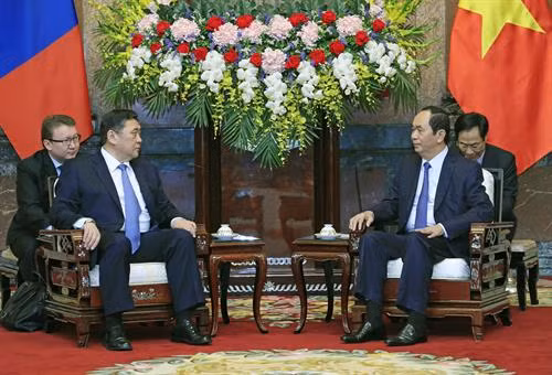 越南国家主席陈大光会见蒙古国家大呼拉尔主席米耶贡布·恩赫包勒德(图片来源：越通社)