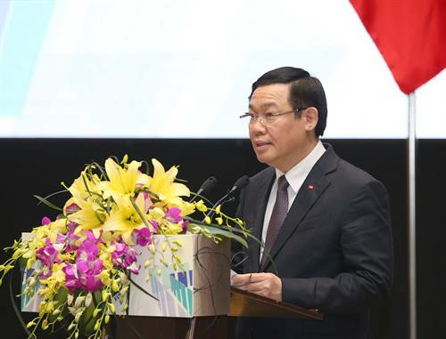 越南政府副总理王廷惠发表主旨演讲。（图片来源：越通社）