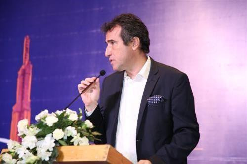汽车进口商协会代表Laurent Genet。图自越通社