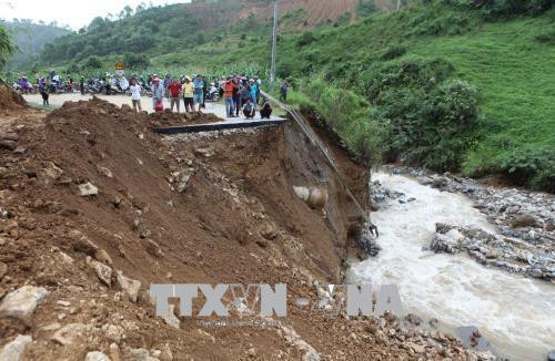 北部山区暴雨洪灾致民众损失惨重。(图片来源:越通社) 北部山区暴雨洪灾致民众损失惨重。(图片来源:越通社)