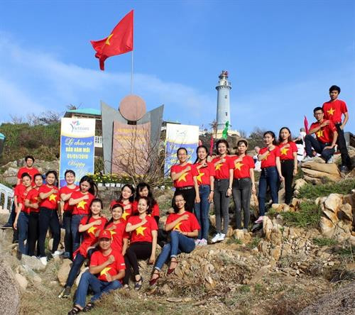 2018新年升旗仪式在越南大陆最东端举行。（图片来源：越通社）