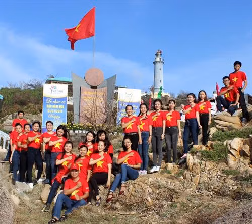 2018新年升旗仪式在越南大陆最东端举行。（图片来源：越通社）