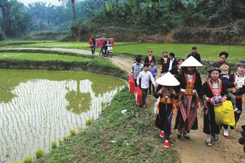 越南安沛省红瑶族的婚嫁礼仪 ảnh 8