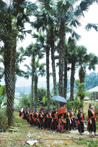 越南安沛省红瑶族的婚嫁礼仪 ảnh 6