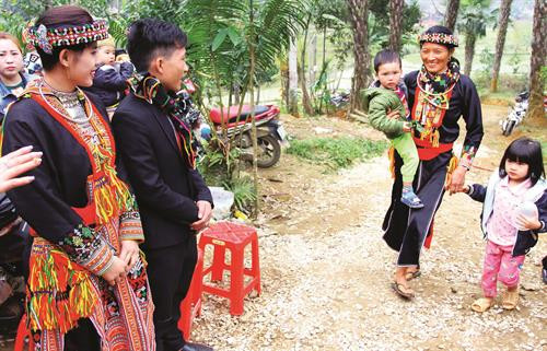 越南安沛省红瑶族的婚嫁礼仪 ảnh 3