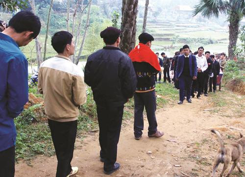 越南安沛省红瑶族的婚嫁礼仪 ảnh 7