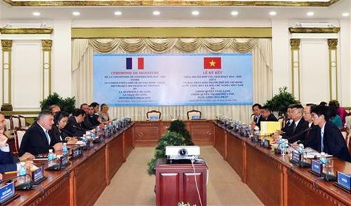 双方会见场景。图自越通社