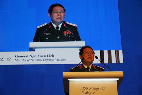 越南国防部长吴春历大将在对话会上发言。（图片来源：越通社）