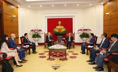 越共中央经济部部长会见脸书亚太区公共政策副总裁西蒙•米尔纳 图自越通社