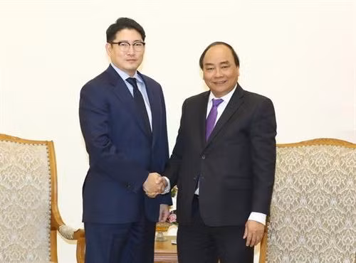 越南政府总理阮春福会见韩国晓星集团社长赵显俊。越通社记者统一 摄