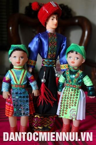 发展传统织锦业有助于创造就业机会，提高收入，保护和弘扬咸安岱族人的文化价值。记者 文贞 摄 咸安人已使用土锦来制作多种独特产品，如枕头套、被罩和纪念品等，受游客的青睐。记者 文贞 摄