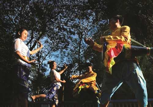 高棉族同胞跳舞,喜迎新年。 高棉族同胞跳舞,喜迎新年。