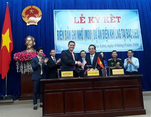 薄辽液化天然气发电厂项目合作备忘录签字仪式。（图片来源：越通社）