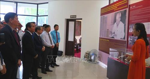 “走向梦想——胡志明主席遗嘱落实50周年”专题展览会30日在承天顺化省举行。图自越通社