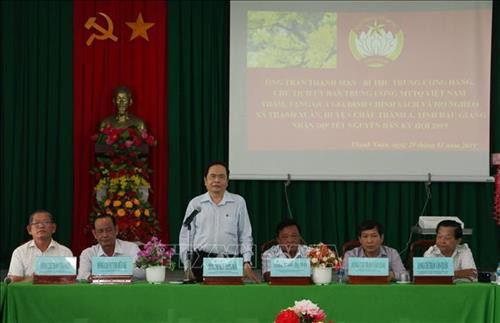 越南祖国阵线中央委员会主席陈青敏赴后江省时发表讲话。图自越通社