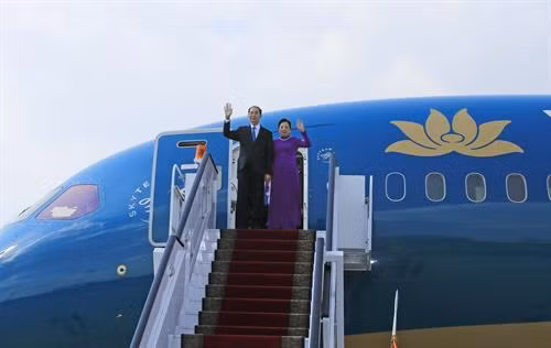 陈大光和夫人抵达卢克索市机场 图自越通社