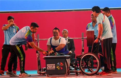 举重运动员阮平安。图自越通社 举重运动员阮平安。图自越通社