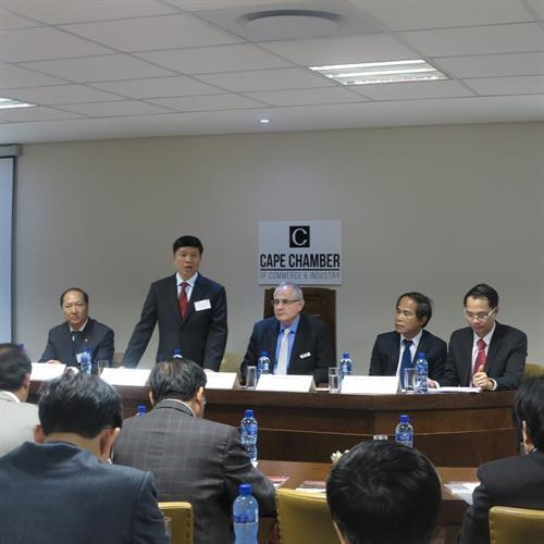 越南外交部副部长阮国强在座谈会上发言。图自越通社