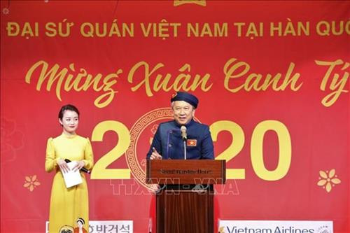 越南驻韩国大使阮武秀在活动上发言。图自越通社