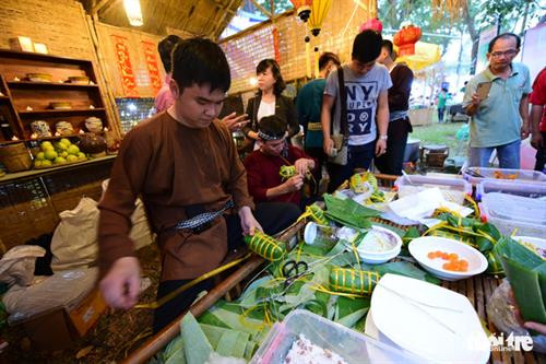 第12届各国美食节展位。（图片来源：tuoitre.vn）