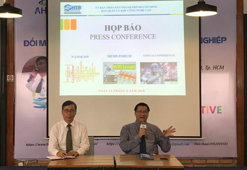 胡志明市高科技园区管理委员会主席黎怀国在新闻发布会上发表讲话。（图片来源：互联网）