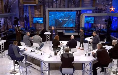 “公开对话”热门脱口秀节目。图自越通社